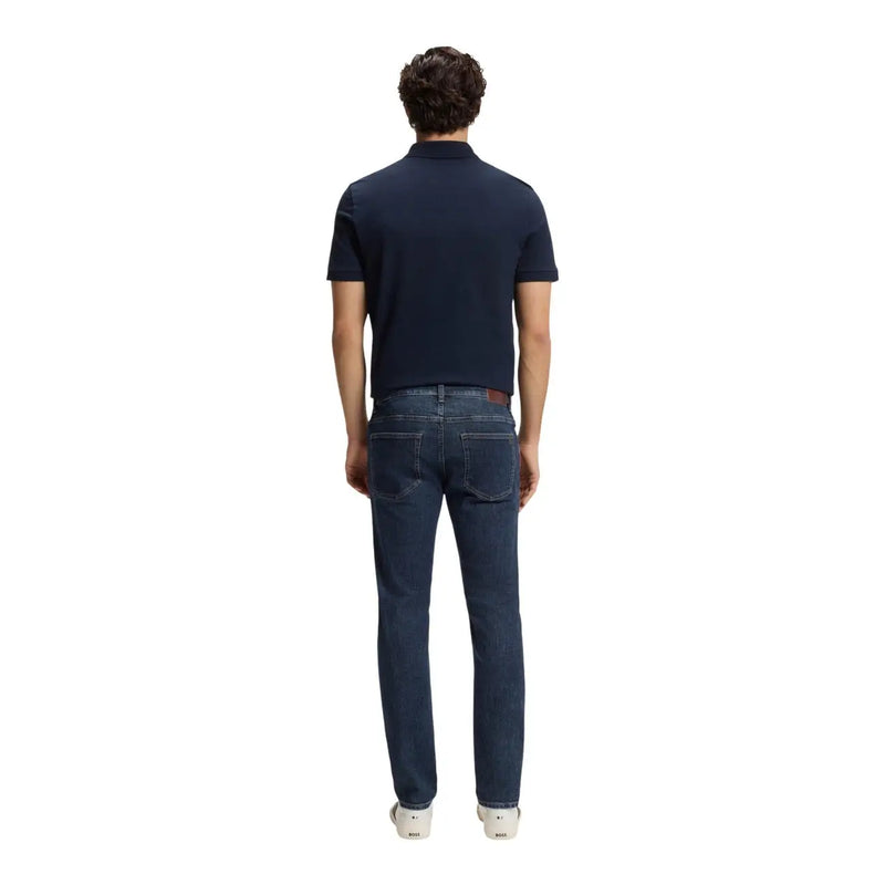 Boss Jeans Herrenjeans Delaware in Dunkelblau mit Fünf-Taschen-Design und dezenter Waschung an den Oberschenkeln, Vorderansicht