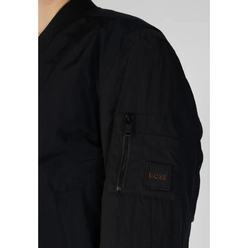 Schwarze Herren-Blazerjacke von Boss aus Baumwoll-Polyamid mit Reißverschluss, aufgesetzter Reißverschlusstasche und gesticktem Logo im Bomberjacken-Stil