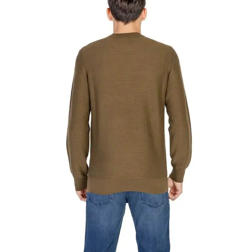 Brown knit sweater displayed from the back in Boss Men Knitwear collection