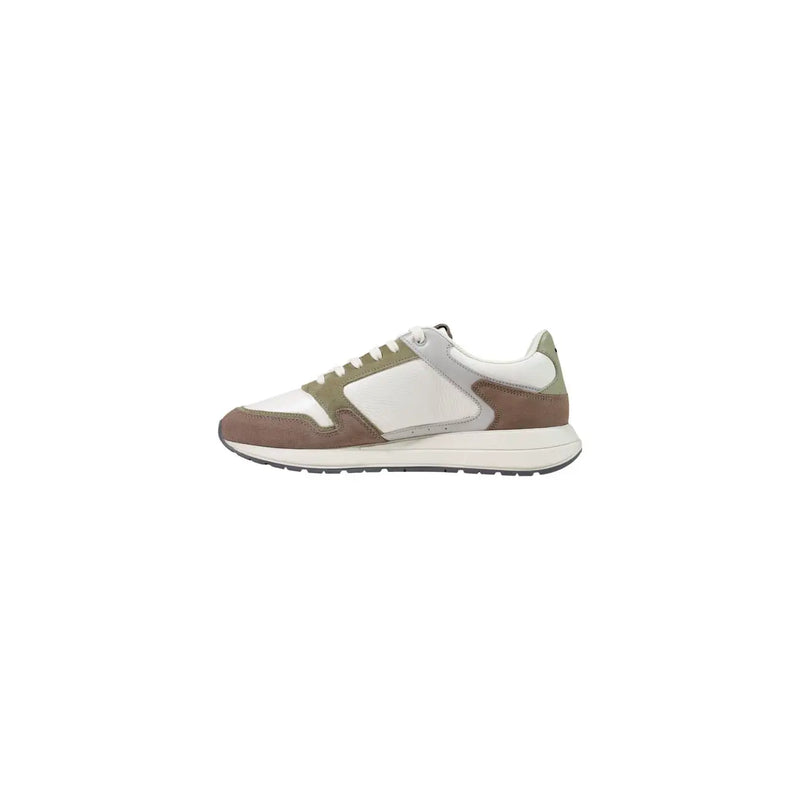 Grüne Herren-Sneaker von Boss aus sportlichem Polyester mit stylischem Design aus olivweißem und grauem Wildleder und einer markanten Sohle.