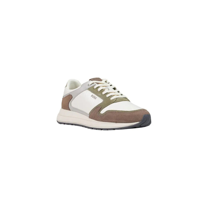 Ein sportlicher Herren-Sneaker in Grün von Boss, gefertigt aus Polyester mit einem Obermaterial aus olivgrünem und weißem Wildleder sowie braunen Akzenten an Ferse und Zehenkappe.