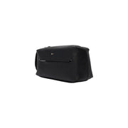 Schwarze Herren-Kulturtasche von Boss aus Polyurethan mit strukturiertem Leder und silberfarbenen Reißverschlussdetails, Größe 23 x 11 x 10 cm