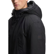 Black Boss Herrenjacke, langer Wintermantel mit Kapuze, gestepptem Polyesterfutter und dezentem Markenaufnäher am Ärmel.
