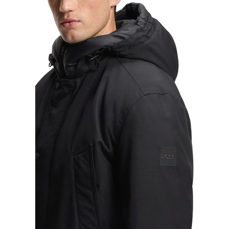 Black Boss Herrenjacke, langer Wintermantel mit Kapuze, gestepptem Polyesterfutter und dezentem Markenaufnäher am Ärmel.