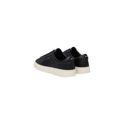 Schwarzes Leder niedrigtop Boss Herren-Sneaker aus Leder mit weißer Gummisohle und dezentem Fersenlogo, von hinten gesehen.