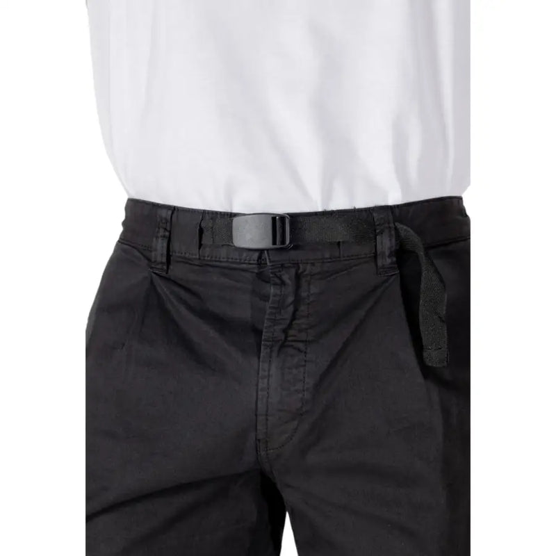 Black nylon belt with matte gray plastic buckle featured with boss men shorts for casual wear