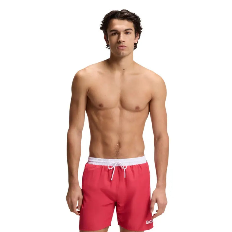 Rote Badehose mit weißem Gummibund und Boss-Logo am rechten Bein, aus Polyester, mit Taschen