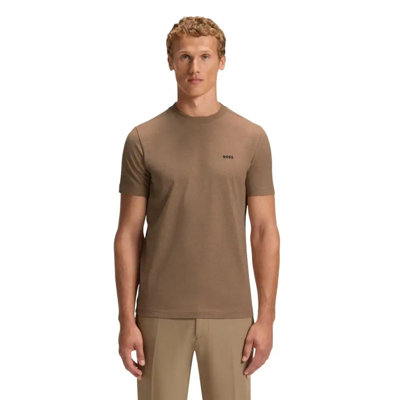 Boss Herren-T-Shirt, beige, kurzärmelig, aus Baumwollstretch mit dezentem, aufgesticktem Boss-Logo auf der linken Brust.