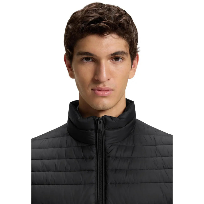 Boss Steppjacke Oden2 für Herren in Schwarz mit Steppdesign und hohem Kragen, Vorderansicht