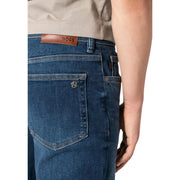 Boss Slim-Fit-Jeans Ogden für Herren aus dunkelblauem Denim mit braunem Leder-Markenpatch, Rückansicht