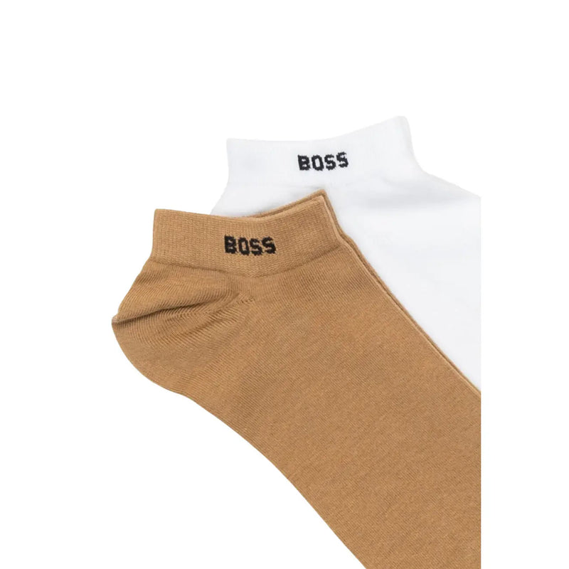Ein Paar Boss Damen-Knöchelsocken aus beigem und weißem Baumwoll-Elastan mit gerippter Struktur und schwarzem Boss-Logo.