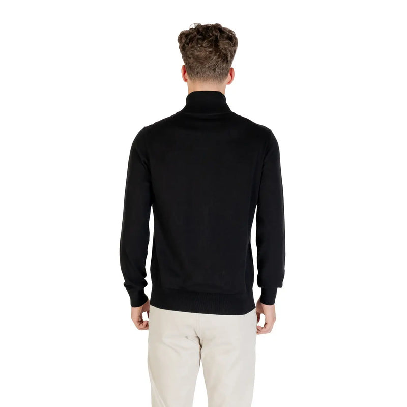 Schwarzer Rollkragenpullover von Boss aus Wolle für Herren mit glatter, taillierter Silhouette und gerippten Bündchen, Vorderansicht