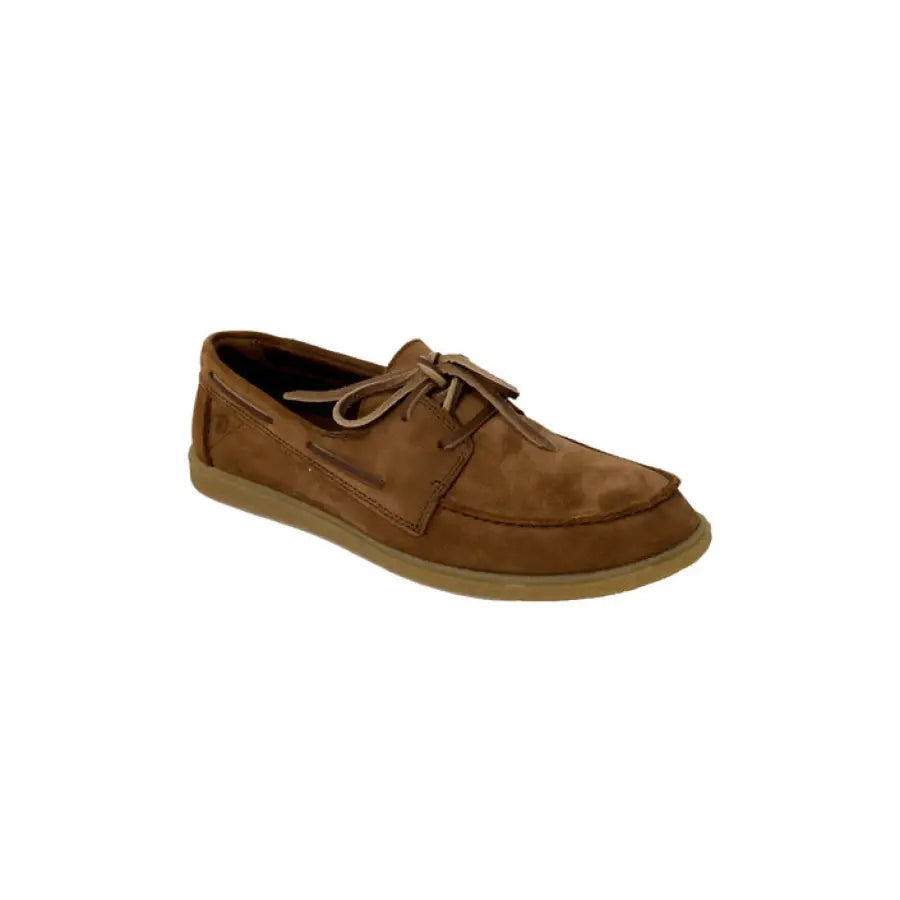 Clarks Men Moccasin in brown, embodying urban city style and fashion
