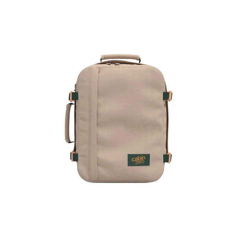 Beigefarbener Cabin Zero Handgepäck-Rucksack mit grünen Akzenten und hellbraunen Ledergriffen aus strapazierfähigem Polyester