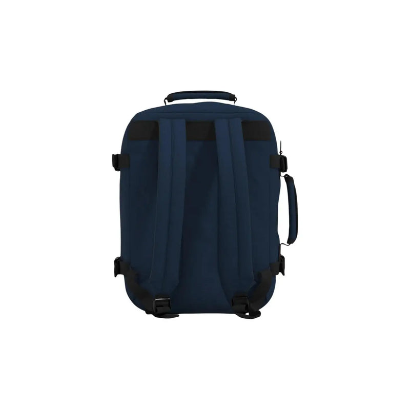 Klassischer CabinZero-Rucksack für Herren in Marineblau mit schwarzen Riemen und Griffen, Vorderansicht