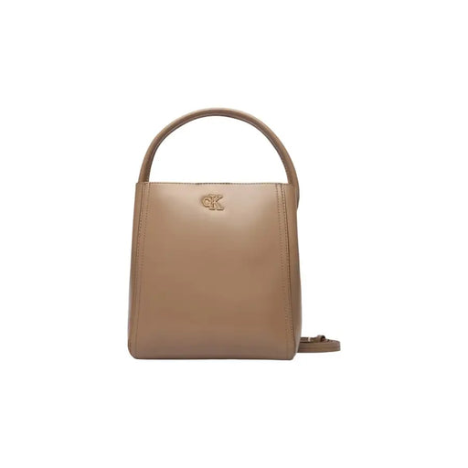 Calvin Klein beigefarbene Leder-Beuteltasche mit top Griff, Riemen, CK-Logo