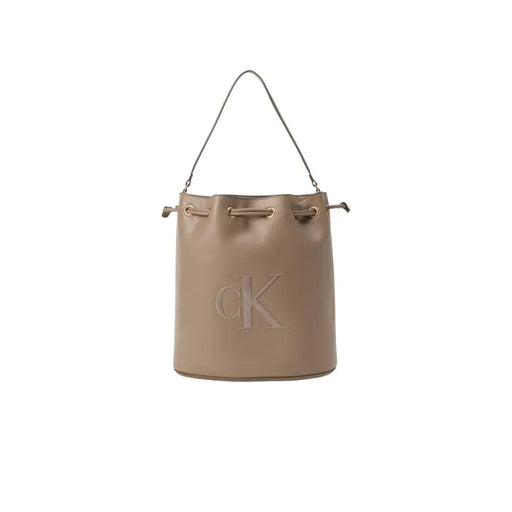 Calvin Klein beigefarbene Lederbeuteltasche mit Kordelzug top, goldene Beschläge