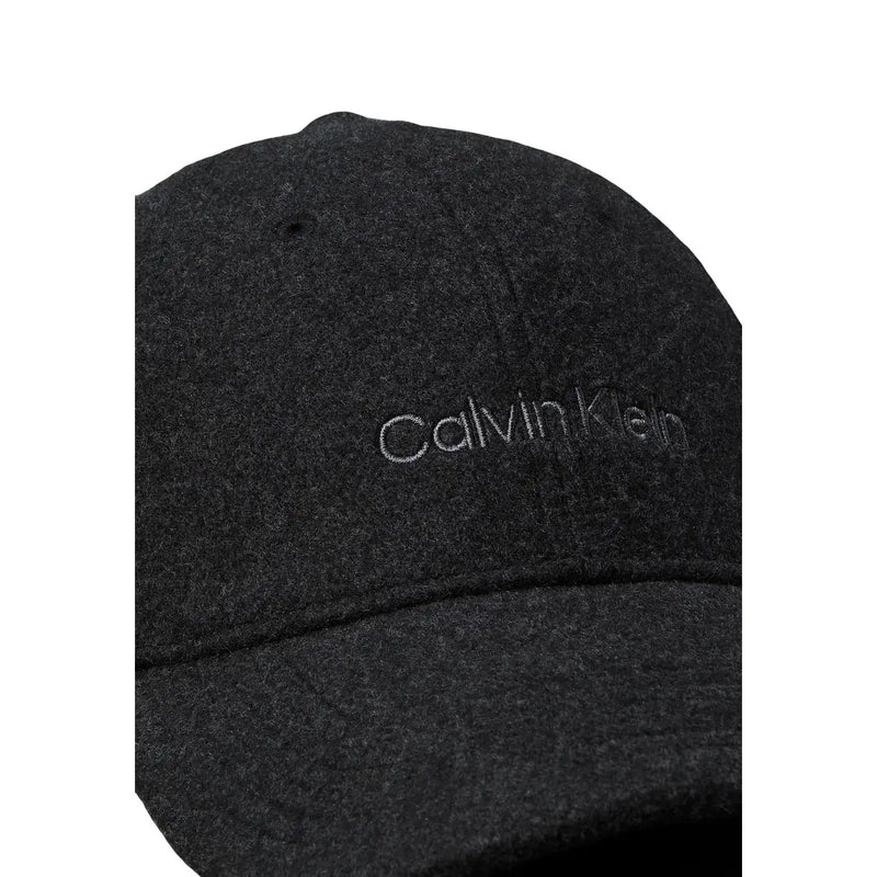 Calvin Klein Schwarze Herrenkappe mit dezentem, gesticktem Logo, Vorderansicht
