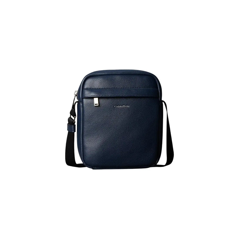 Calvin Klein Umhängetasche „Raised Reporter“ für Damen aus marineblauem, strukturiertem Leder mit schwarzem Riemen und silbernem Reißverschlussanhänger, Vorderansicht