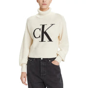 Calvin Klein Jeans Cremefarbener, gerippter Rollkragenpullover mit schwarzem CK-Logo
