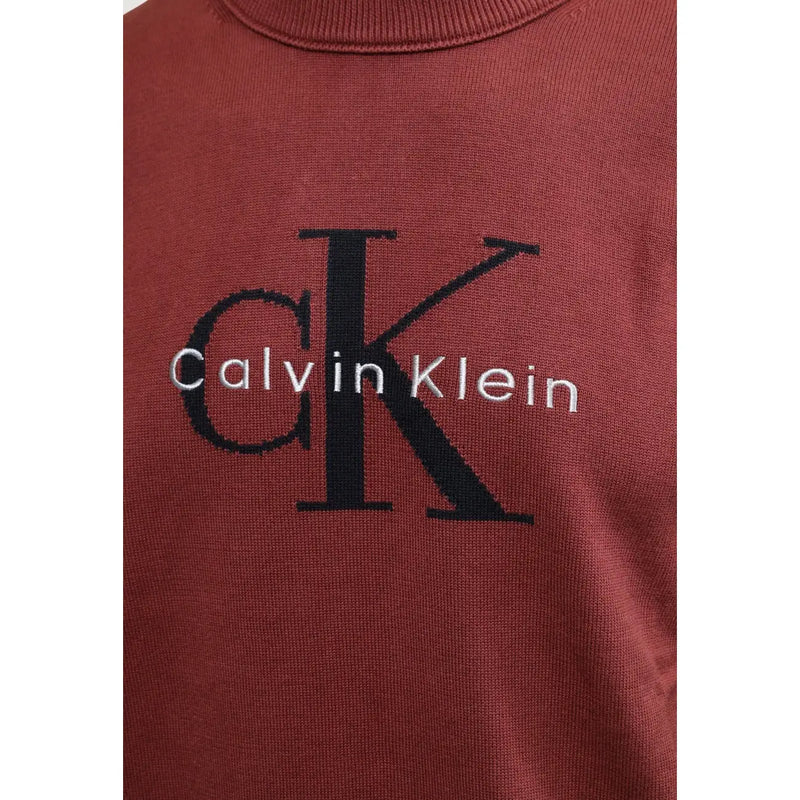 Calvin Klein Jeans Baumwollpullover für Herren in Bordeauxrot mit markantem schwarzem CK-Logo und weißer Stickerei, Vorderansicht