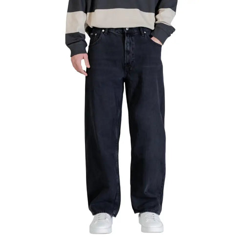 Calvin Klein Jeans Schwarze Herren-Jeans aus Baumwolle mit dunkler Waschung, lässigem geradem Bein und klassischem Fünf-Taschen-Design