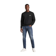 Calvin Klein Jeans Schwarzes Herren-Sweatshirt aus Baumwolle mit langen Ärmeln und Rundhalsausschnitt sowie einem kleinen weißen Logo auf der linken Brust.