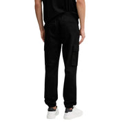 Calvin Klein Jeans Schwarze Herren-Cargohose aus Baumwollmischgewebe mit elastischem Bund und Seitentaschen für Herbst und Winter.