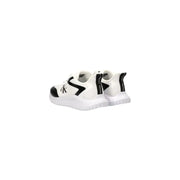Calvin Klein Jeans Schwarze Herren-Sneaker mit Schnürung aus Polyester mit weißer Basis und markanten schwarzen Akzenten an Zehenkappe und Fersenlasche.