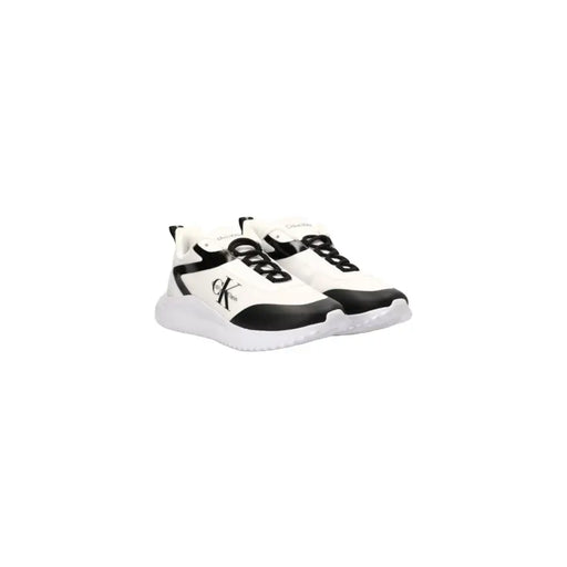 Calvin Klein Jeans Schwarze und weiße Herren-Sneaker aus Polyester mit Schnürung, elegantem Design und kontrastierenden Einsätzen mit CK-Logo.