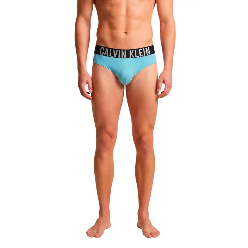 Hellblau Calvin Klein Slips mit schwarzem Bund und weißem Logo aus Polypropylen, entworfen als Herrenbademode