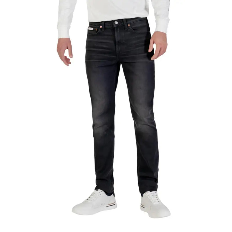 Calvin Klein Herrenjeans, schwarze Slim-Fit-Jeans aus Baumwoll-Denim mit dezenter Waschung, klassischen Nähten und Gürtelschlaufen