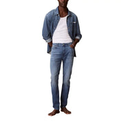 Calvin Klein Jeans Herren-Jeans aus blauem Baumwoll-Denim mit schmaler Passform und dezenter Waschung im klassischen Stil