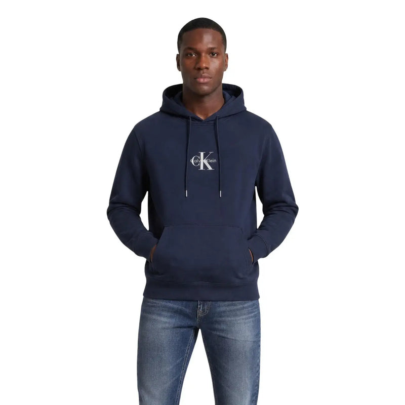 Marineblaues Calvin Klein Jeans Herren-Baumwoll-Sweatshirt mit weißem Logo und Kordelzug, Hoodie-Design (Vorderansicht)