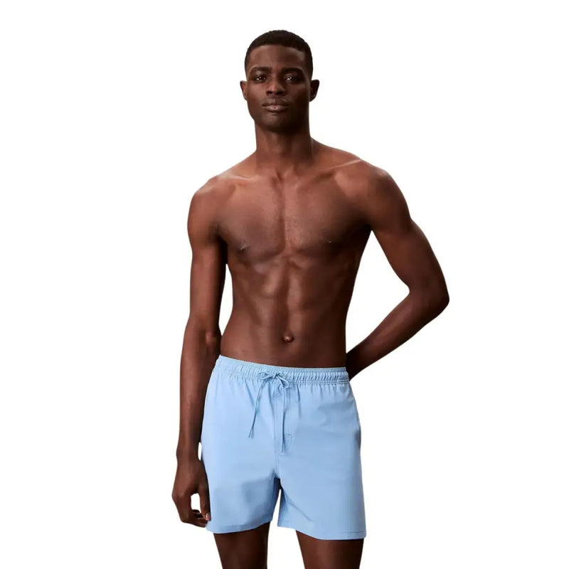 Hellblaues Polyester Calvin Klein Jeans Herren-Badehose mit Kordelzugbund für bequemen Tragekomfort