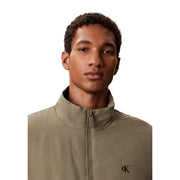 Calvin Klein Jeans Grüner Herren-Nylonblazer mit olivgrüner Reißverschlussjacke und gesticktem Logo auf der Brust
