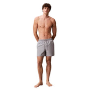 Calvin Klein Jeans graue Herren-Badeshorts aus Polyester, Größe M, mit Kordelzug im Bund für sportliche Aktivitäten