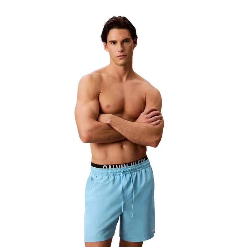 Hellblaue Calvin Klein Badehose mit schwarzem Bund und Kordelzug aus Polyester, Herren, Größe M