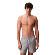 Calvin Klein Jeans graue Herren-Badeshorts aus Polyester, Größe M, mit Kordelzug im Bund für bequemen Sitz