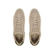 Calvin Klein Jeans Herren-Sneaker aus beigefarbenem Wildleder mit weißen Gummisohlen und olivgrünen Fersenakzenten