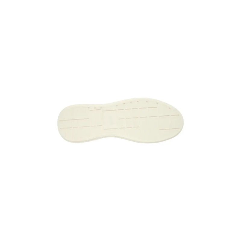 Cream-colored rubber sole of calvin klein jeans men leather sneakers with beige laces featuring subtle grooves for grip