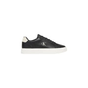 Calvin Klein Jeans Herren-Ledersneaker, schwarz, niedrigtop mit weißer Sohle, cremefarbener Fersenlasche und silbernem CK-Logo an der Seite