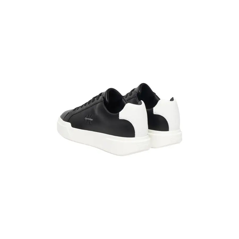 Calvin Klein Jeans Schwarze Herren-Sneaker aus Leder mit elegantem Leder-Obermaterial, weißer Gummisohle und dezentem Markenlogo an der Seite