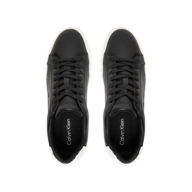 Calvin Klein Jeans Herren-Sneaker aus Leder, schwarz mit weißen Gummisohlen und schwarzen Schnürsenkeln, Modell YM0YM01344