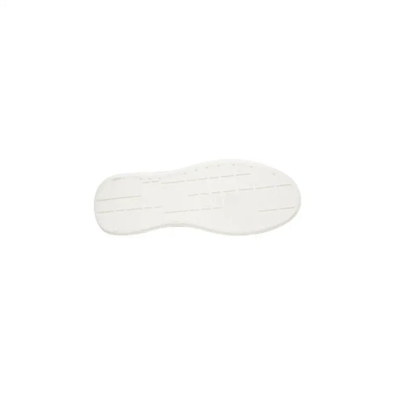 Weiße Gummisohle mit minimalistischen Strukturrillen auf schwarzen Calvin Klein Jeans Herren-Ledersneakers ym0ym01344