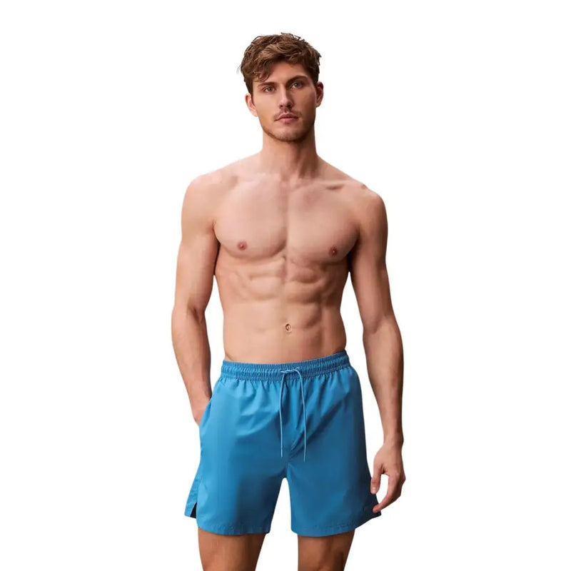 Calvin Klein Jeans Herren-Badeshorts aus hellblauem Polyester mit leuchtend blauem Kordelzugbund zum Schwimmen