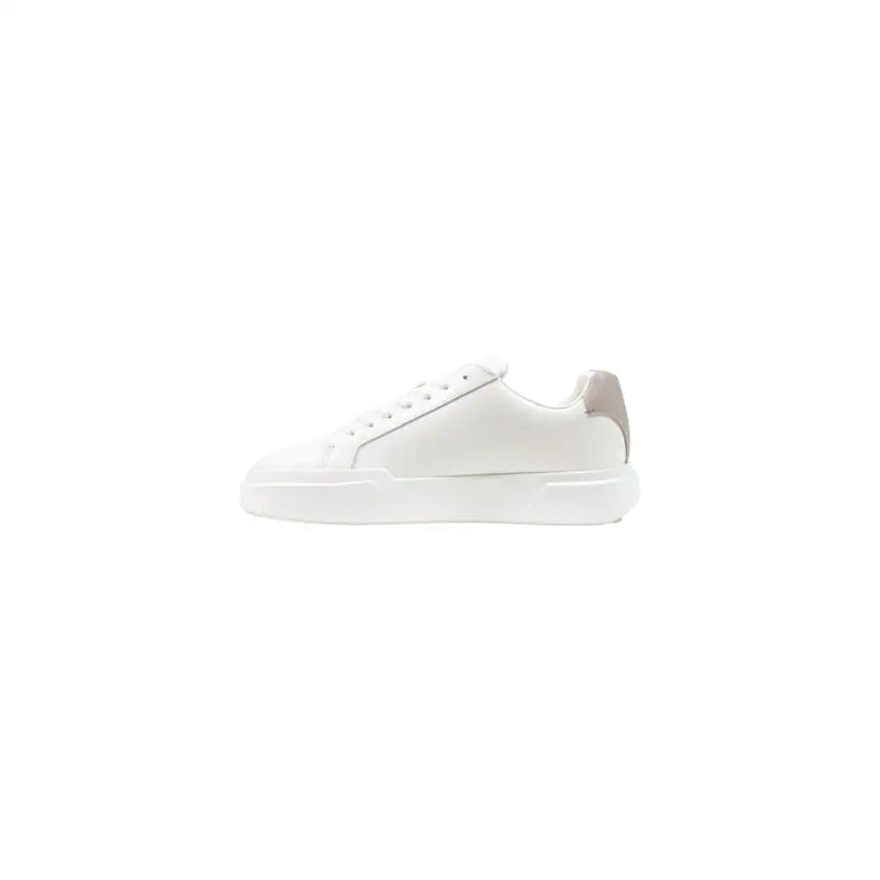 Calvin Klein Jeans Weiße Herren-Sneaker aus Leder mit minimalistischem Design und dezentem grauen Akzent an der Ferse