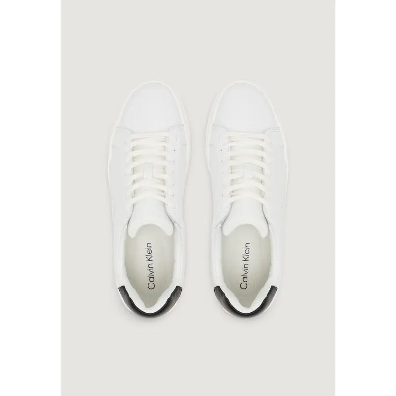 Calvin Klein Jeans Herren-Sneaker aus weißem Leder mit schwarzen Zehenkappen und Schnürsenkeln aus Gummi für Herbst und Winter