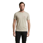 Beige Calvin Klein Jeans Männer t-shirt mit dezentem rotem CK-Logo auf der linken Brust, lässiges Baumwollmaterial top