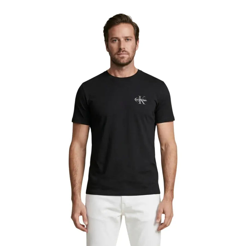 Calvin Klein Jeans Herren schwarze Baumwolle t-shirt mit einem dezenten weißen Logo auf der linken Brust für lässige Kleidung